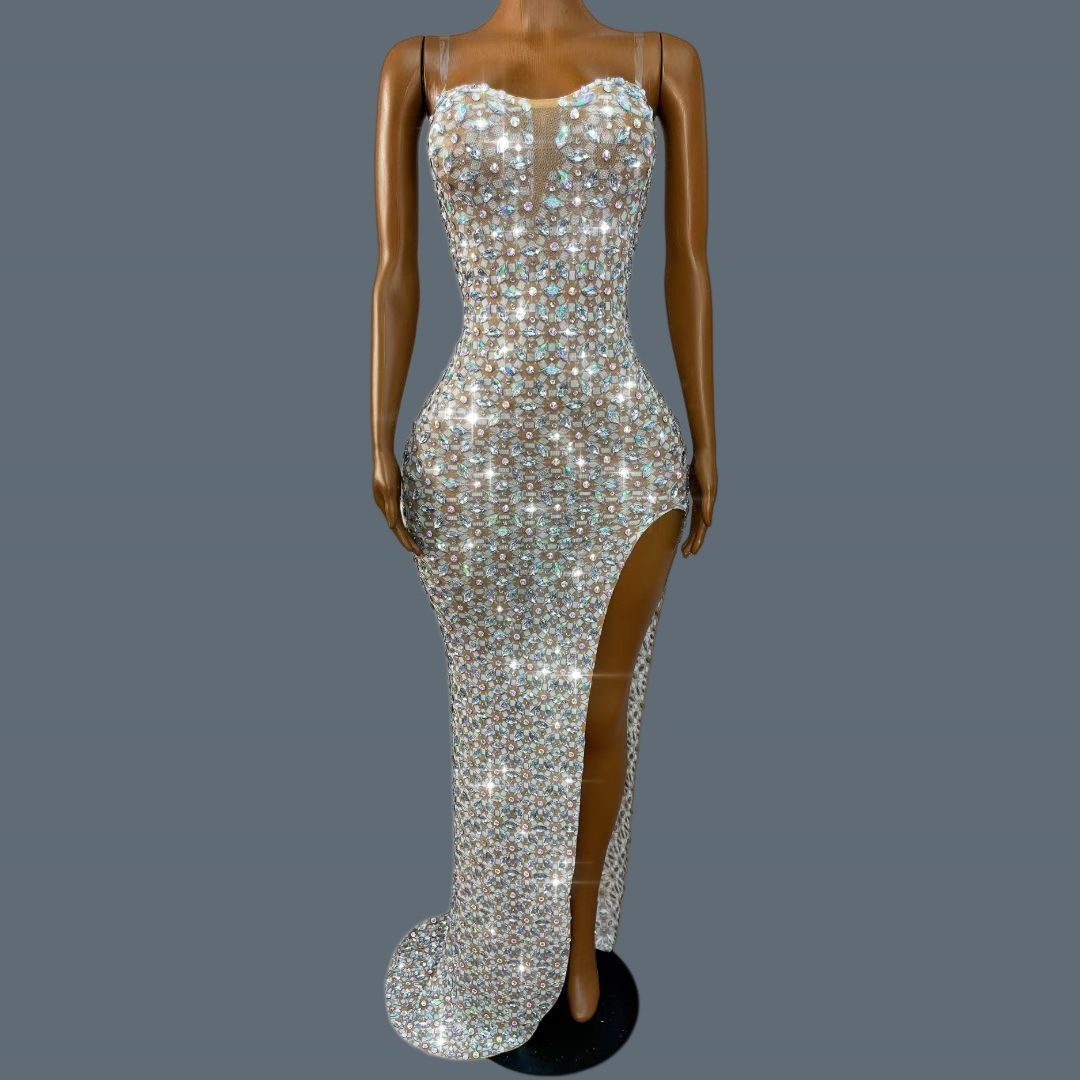 Women Formal Wear Photoshoot - Abito Formale Senza Spalline con Spacco