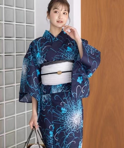 Kimono giapponese / Yukata da  - Women Formal Wear Photoshoot recensione e prezzo